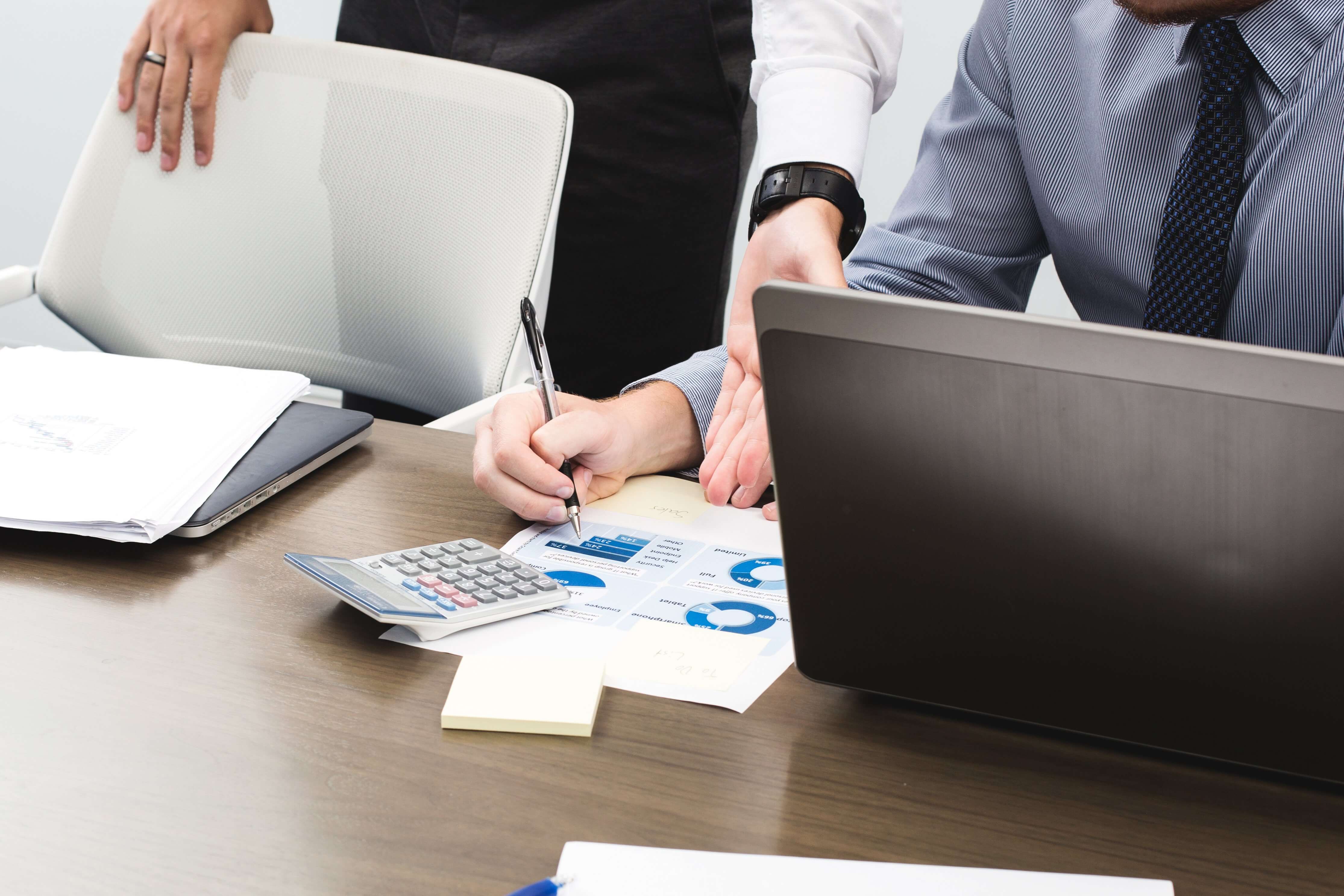 Imagem de capa: 6 sinais de que a sua empresa precisa investir em gestão e controle da qualidade