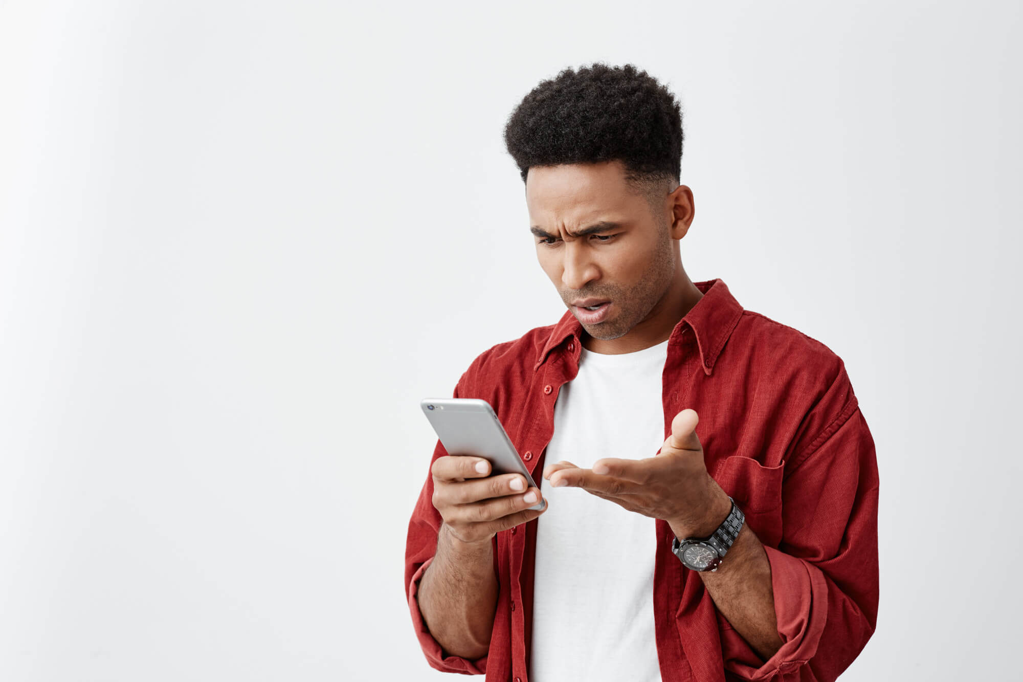 Imagem de capa: Aplicativos mobile: conheça 5 problemas que comprometem a qualidade e experiência dos usuários